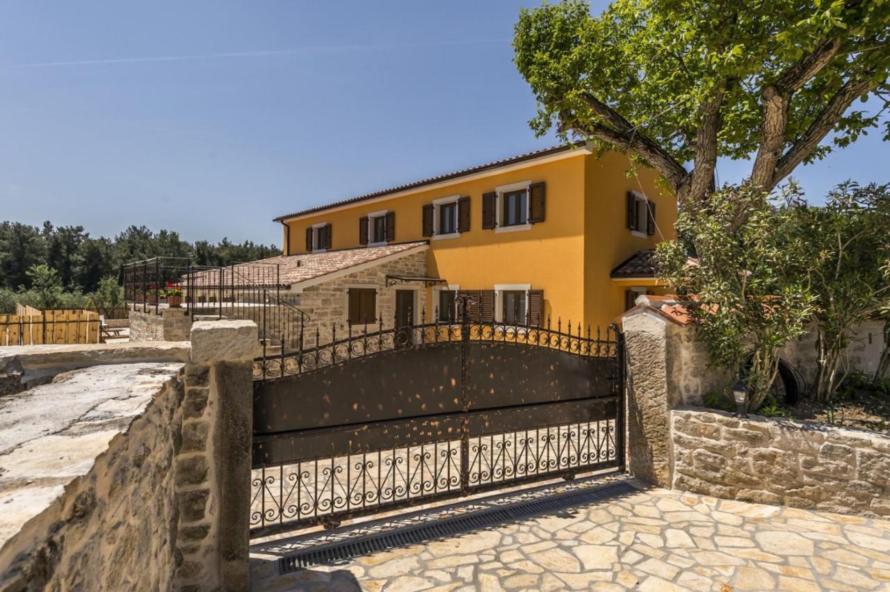 Spacious Four-Bedroom Villa Marija Klostar Экстерьер фото